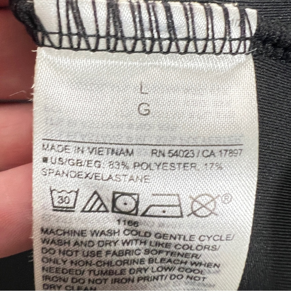 GAP Fit Black Short Sleeve Cut-Out Top size large L B127 - Picture 3 of 4